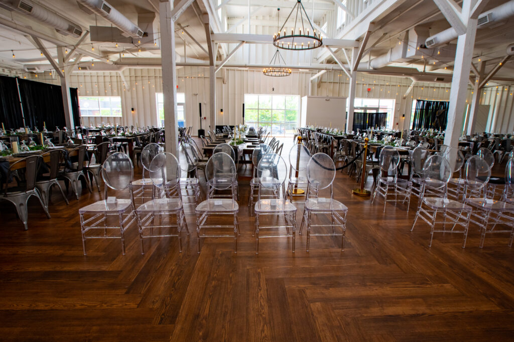 Need space? 14TENN can accommodate up to 275 seated guests. More if it is a standing event.

-Photography by Al Graves, 30A Portraits & Weddings